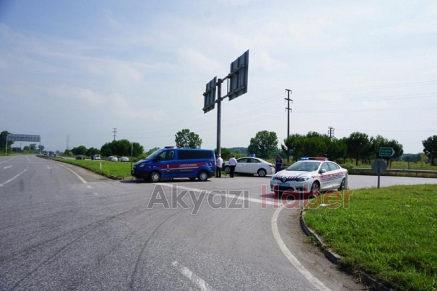  TEM OTOYOLU AKYAZI GİŞELERİ KAVŞAĞIINDA KAZA