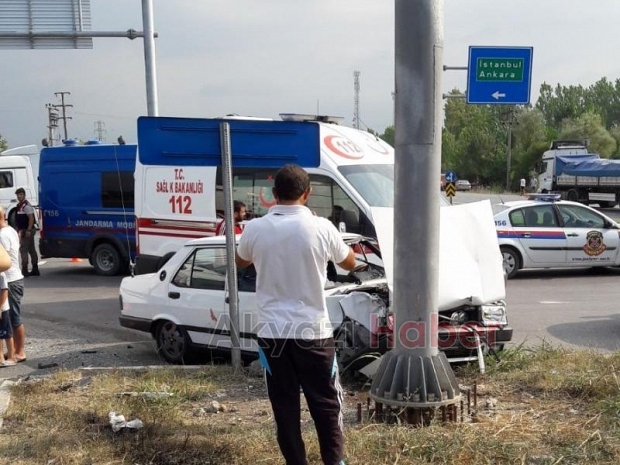 Tem Otoyolu Akyazı Gişeleri Kavşağında Kaza