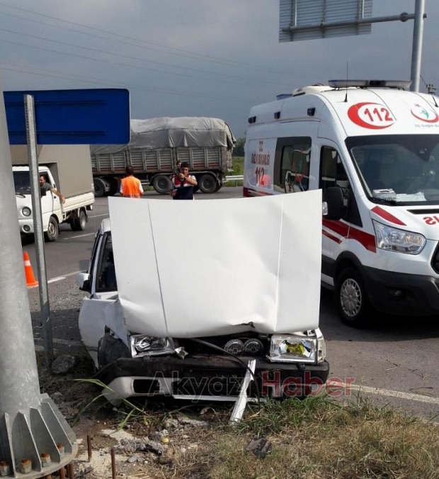 Tem Otoyolu Akyazı Gişeleri Kavşağında Kaza