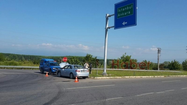 TEM Otoyolu Akyazı Gişelerinde Kaza