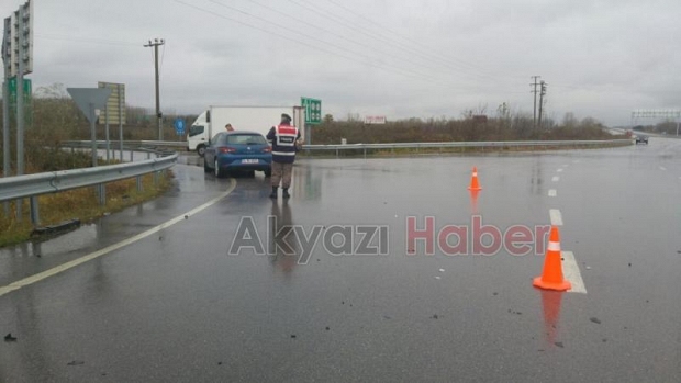 TEM OTOYOLU AKYAZI GİŞELERİNDE KAZA