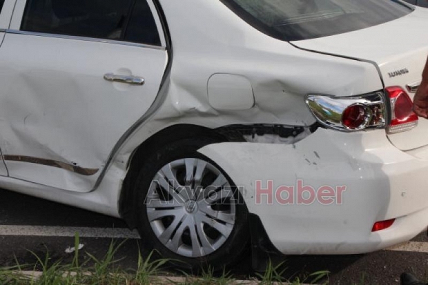 TEM Otoyolu Akyazı Gişelerinde Trafik Kazası 4 Yaralı