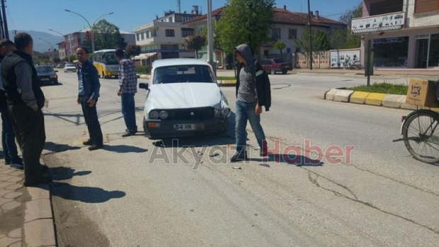 Ters Yöne Giren Kamyona Otomobil Arkadan Çarptı