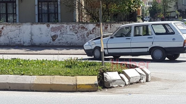 Ters Yöne Giren Kamyona Otomobil Arkadan Çarptı