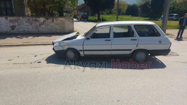 Ters Yöne Giren Kamyona Otomobil Arkadan Çarptı