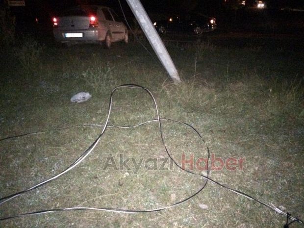 Trafik Kazası Otomobil Yoldan Çıktı