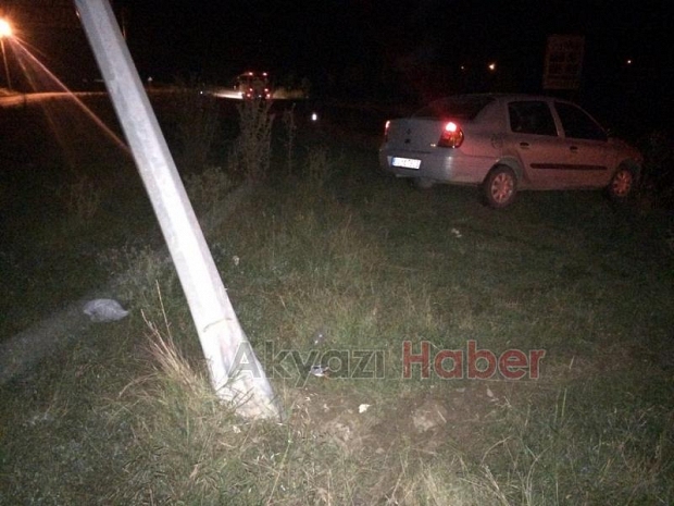 Trafik Kazası Otomobil Yoldan Çıktı