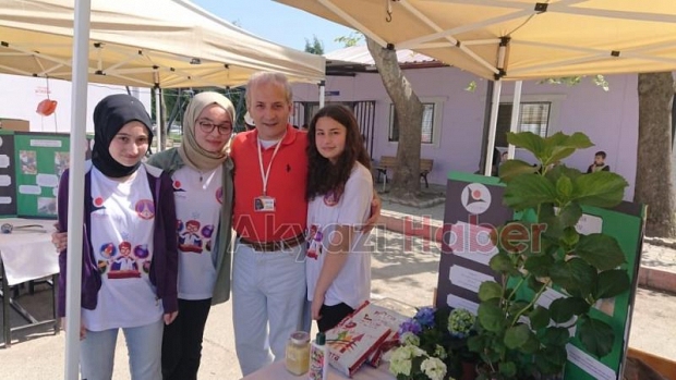 TÜBİTAK 4006 BiLiM FUARINA PARiS ORTAOKULUda KATILDI