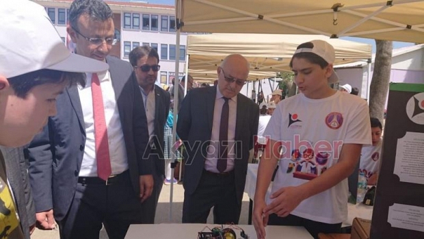 TÜBİTAK 4006 BiLiM FUARINA PARiS ORTAOKULUda KATILDI