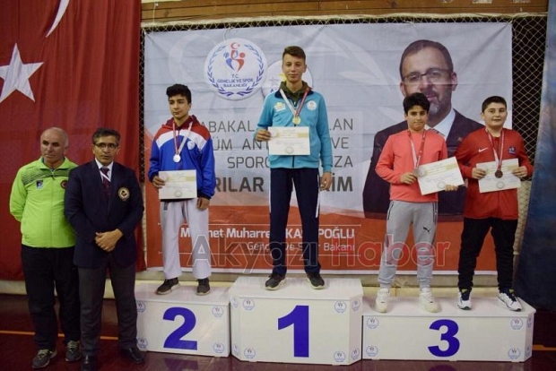 ÜÇ ALTIN MADALYA 