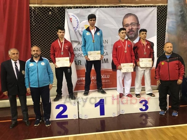 ÜÇ ALTIN MADALYA 