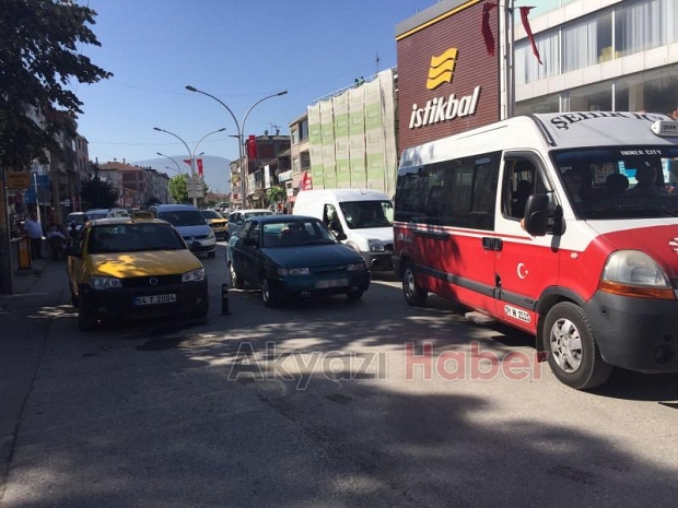 Uygunsuz Park Trafiği Felç Etti