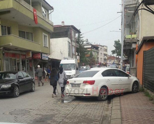 Uygunsuz Park ve Kaldırım İşgalleri Devam Ediyor