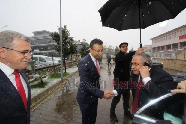 Vali Ahmet Hamdi Nayir Akyazıda