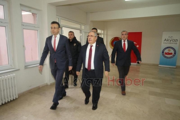 Vali Ahmet Hamdi Nayir Akyazıda
