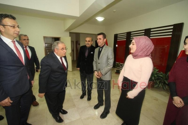 Vali Ahmet Hamdi Nayir Akyazıda
