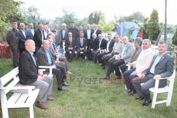 Vali Çoş Akyazılı Muhtarların İftarına Katıldı