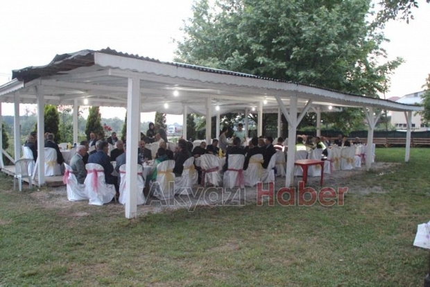 Vali Çoş Akyazılı Muhtarların İftarına Katıldı