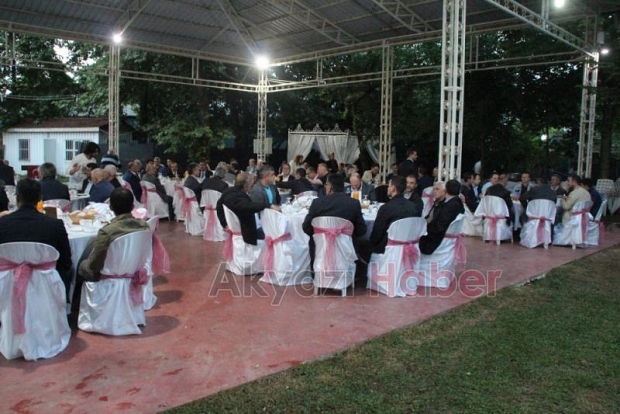 Vali Çoş Akyazılı Muhtarların İftarına Katıldı