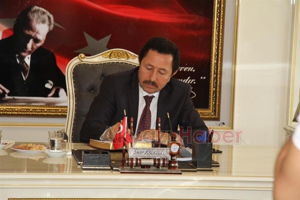 VALİ İRFAN BALKANLIOĞLU’NDAN AKYAZI’YA ZİYARET