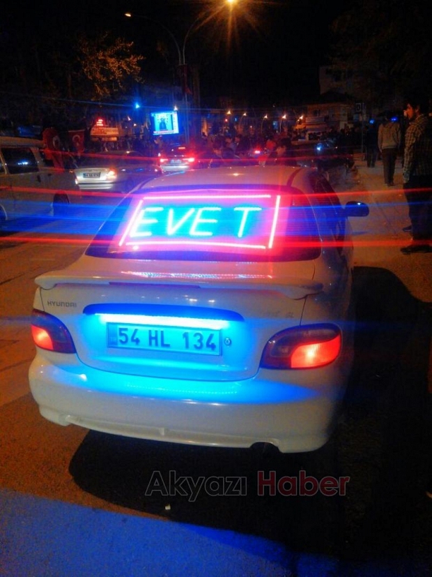 Vatandaşlar Sonucu Konvoy Eşiğinde Kutluyor 