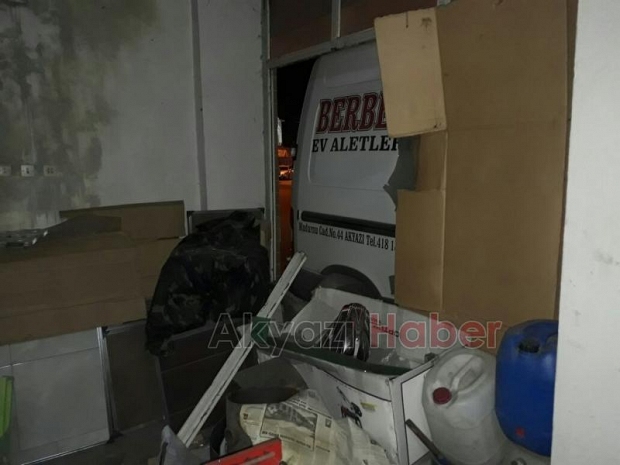 Virajı Alamayınca Minibüse Çarptı