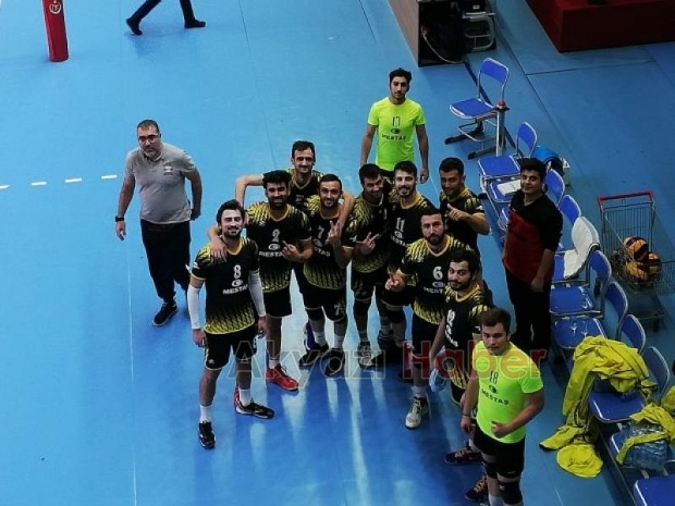 Voleybolda Akyazı Belediye spor Rüzgarı 