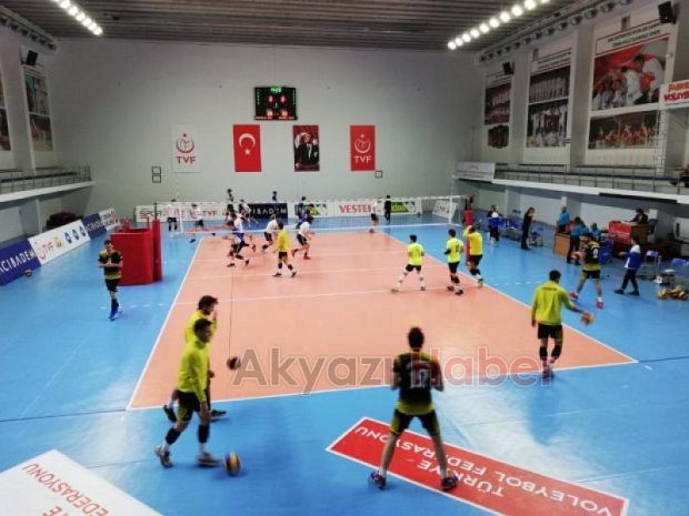 Voleybolda Akyazı Belediye spor Rüzgarı 