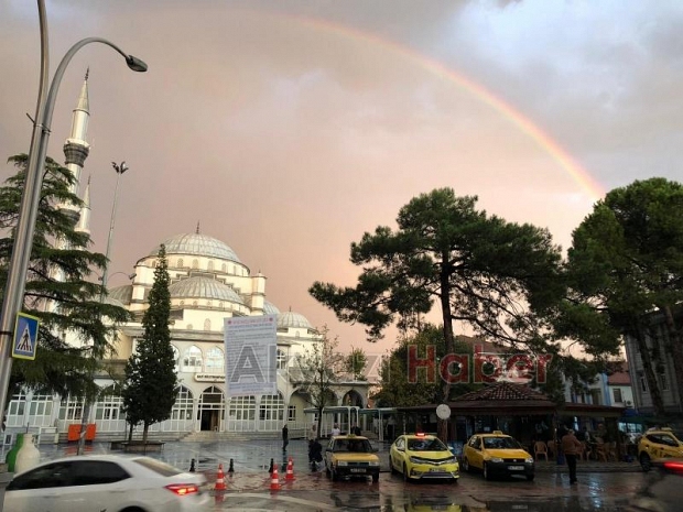 Yağmur sonrası gökkuşağı sürprizi