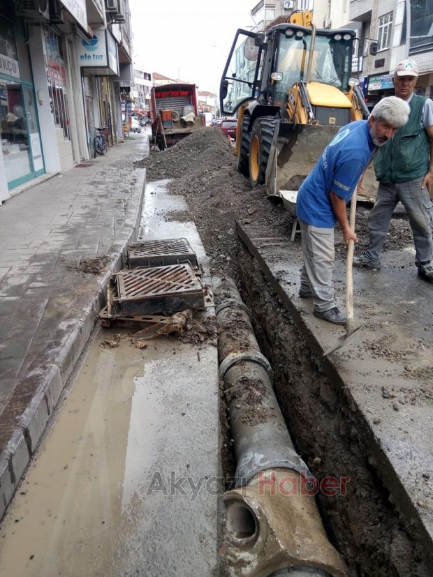 YAĞMUR SUYU KANALLARI GENİŞLETİLİYOR