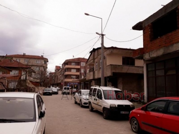 Yanan çatıdaki malzemeler Tehlike oluşturuyor
