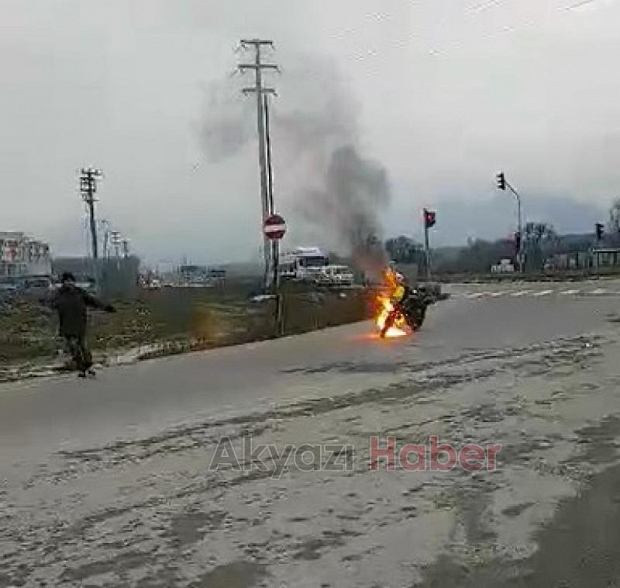 Yanan Motorunu Çaresizce İzledi