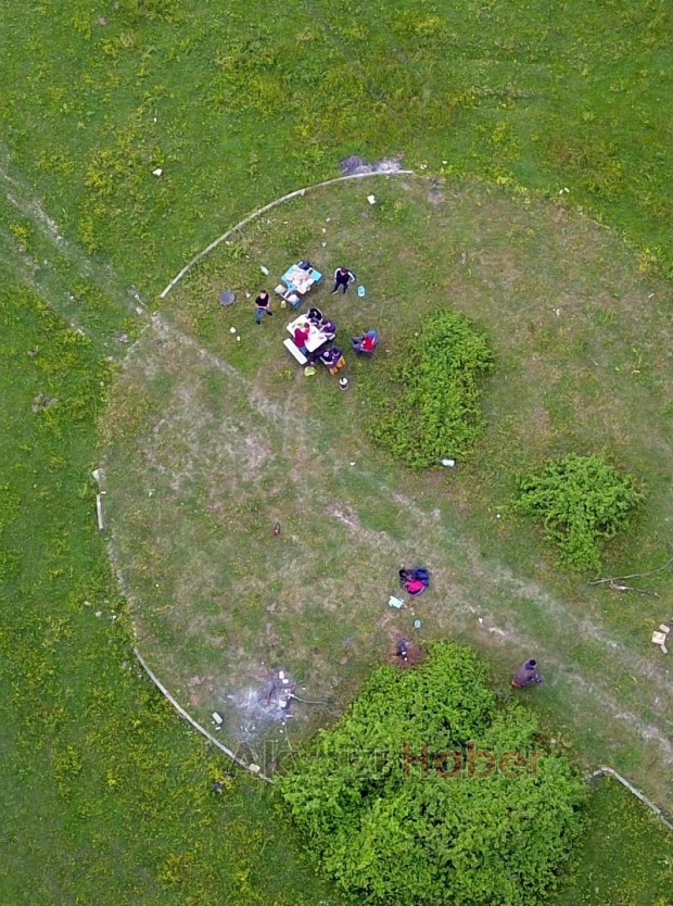 Yasağa rağmen piknik yapanlar drone yakalandı