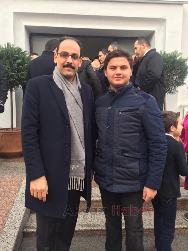 Yaşı 18 Neredeyse Tüm Siyasilerle Fotoğrafı var 