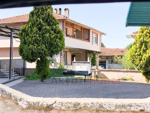 Yaşlı adam cami bahçesinde böyle görüntülendi