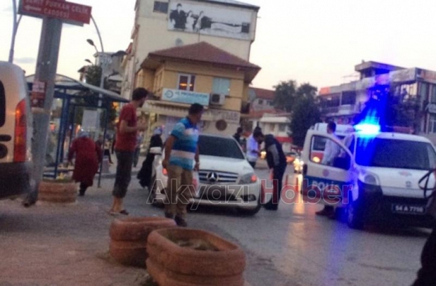 Yaya Geçidi Üzerine park eden aracın üzerine çıktı 