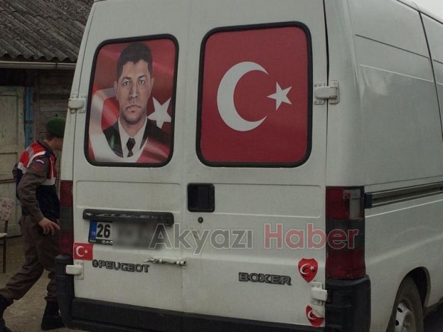 Hırsız şehidimizi ve bayrağımızı istismar etti