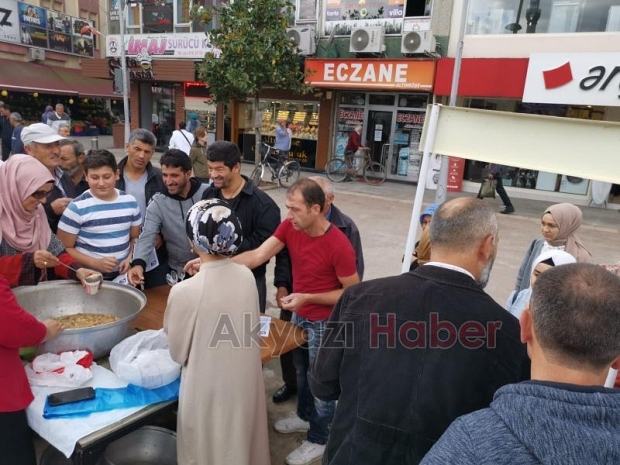Yeniden Refah Partisi Aşure Dağıttı