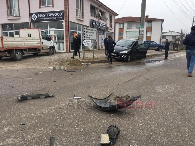 Yine o cadde yine kaza