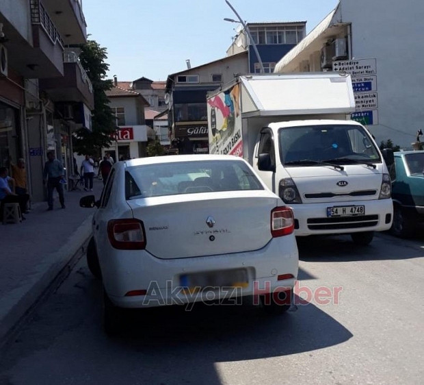 Yol ortasına Park Trafiği Felç Etti 