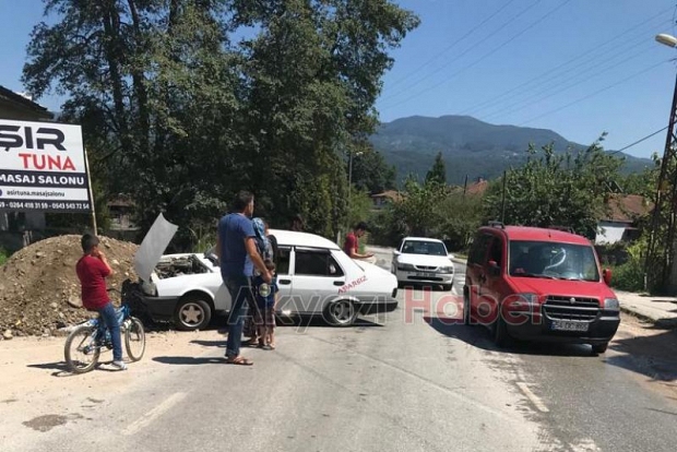 Yoldan Çıkan Otomobil Toprak Yığınına Girdi