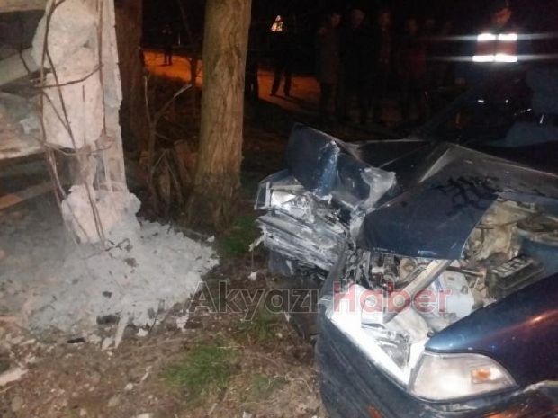 YOLDAN ÇIKTI EViN DiREĞiNE ÇARPARAK DURABiLDi