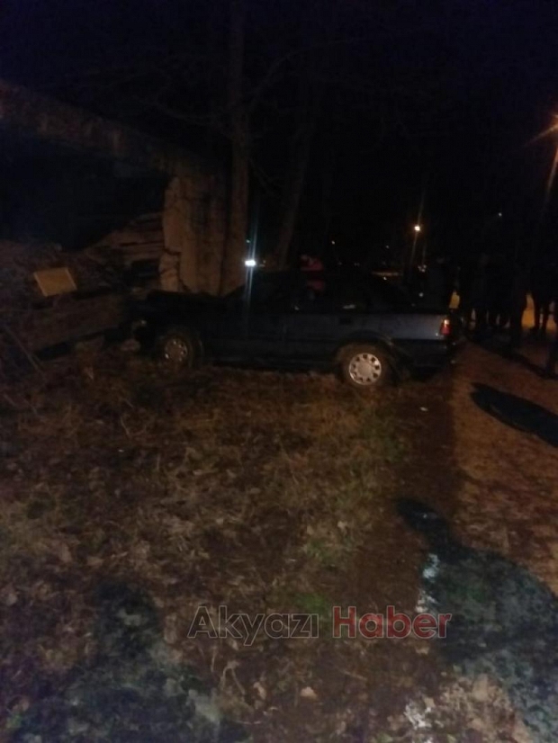 YOLDAN ÇIKTI EViN DiREĞiNE ÇARPARAK DURABiLDi