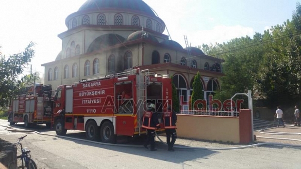 Yunus Emre Camiinde Yangın