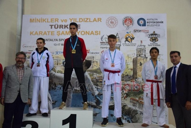 ZEYNEP SOYADI GİBİ GENE BİRİNCİ