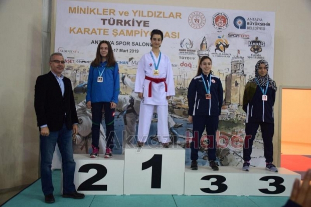 ZEYNEP SOYADI GİBİ GENE BİRİNCİ