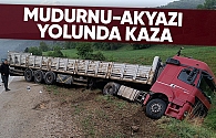 Kayan tır yoldan çıktı